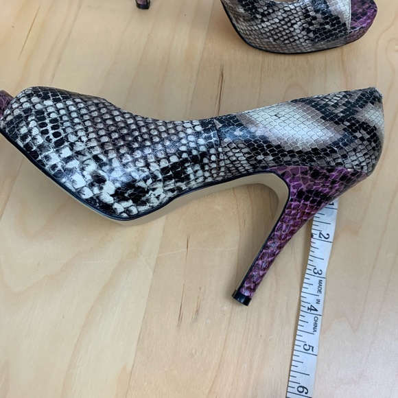 Steve Madden Heels  Faux Snake Skin Pattern Sz 9 - Picture 6 of 8